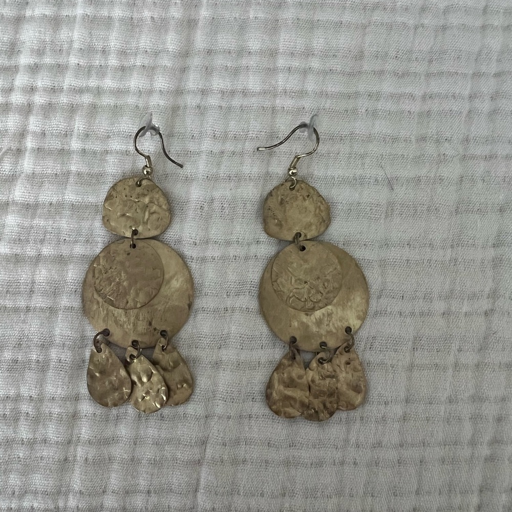 Dangle costume earrings with gold finish
